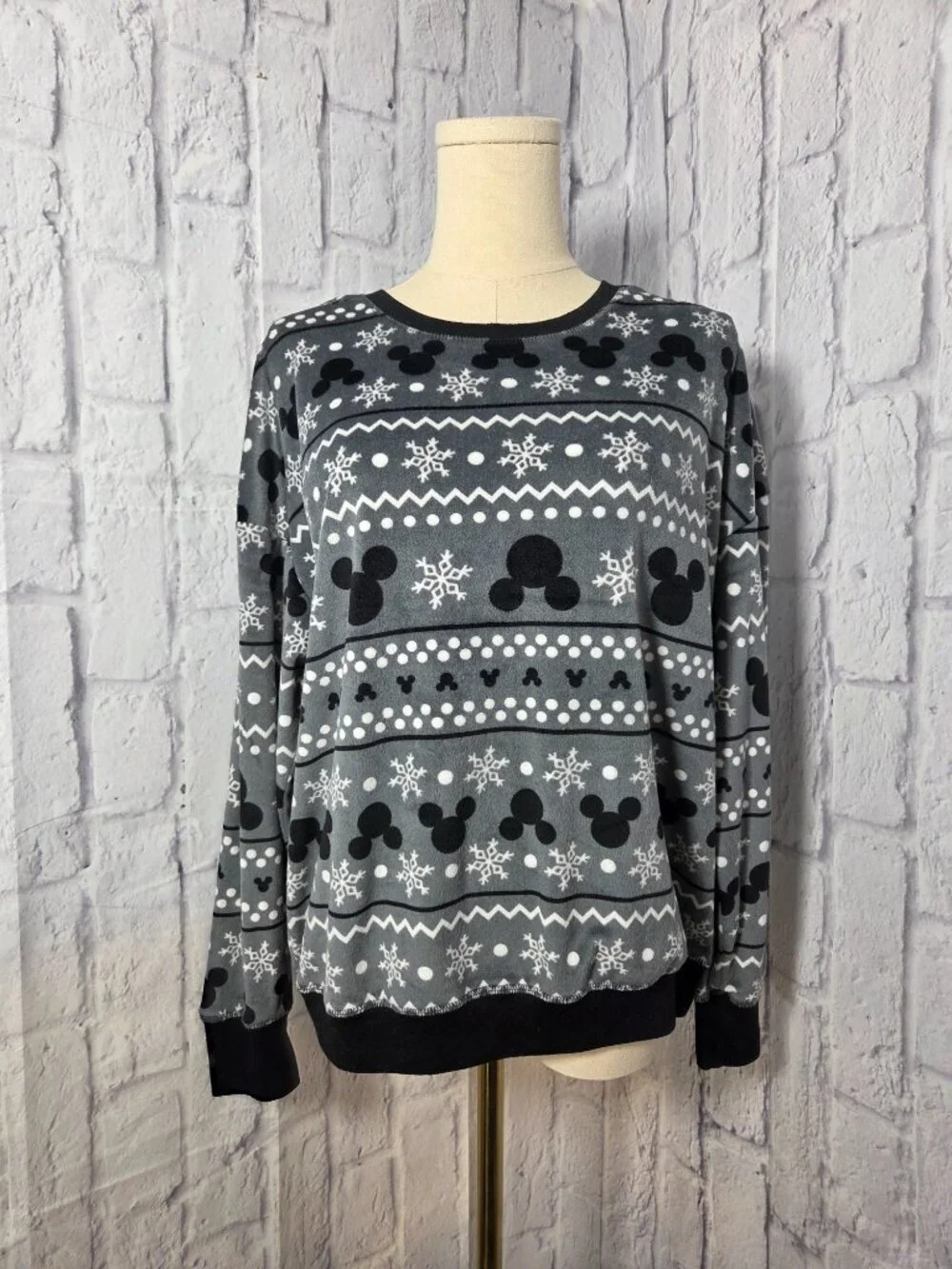 Disney Medium Black White Mickey Mouse Snowflake Longsleeve Fleece Pajama Set - Picture 6 of 14